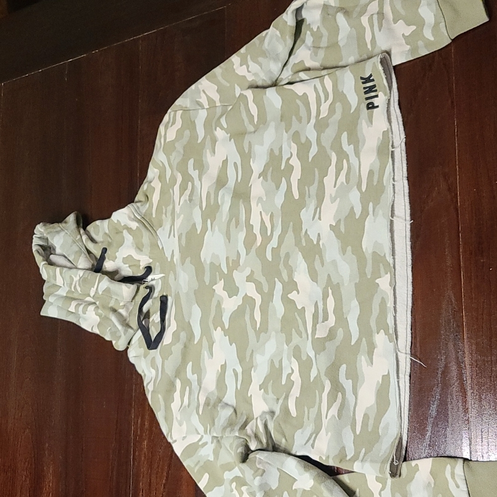 Camo pink crop
